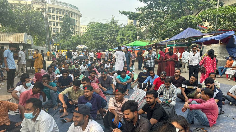 প্রজ্ঞাপন না হওয়া পর্যন্ত শাহবাগেই অবস্থানের ঘোষণা ৩৫ প্রত্যাশীদের