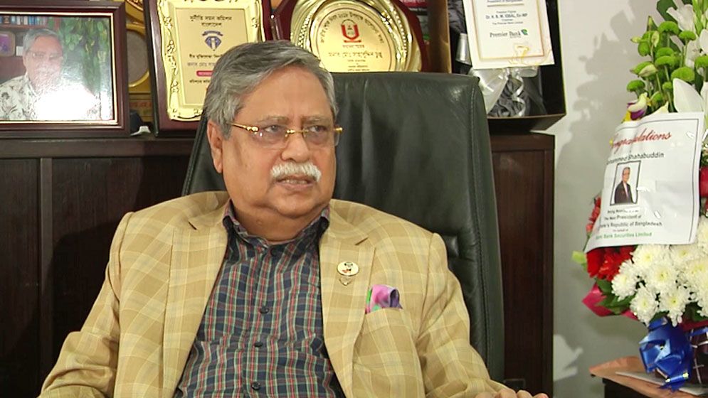 সুতোয় ঝুলছে রাষ্ট্রপতির ভাগ্য