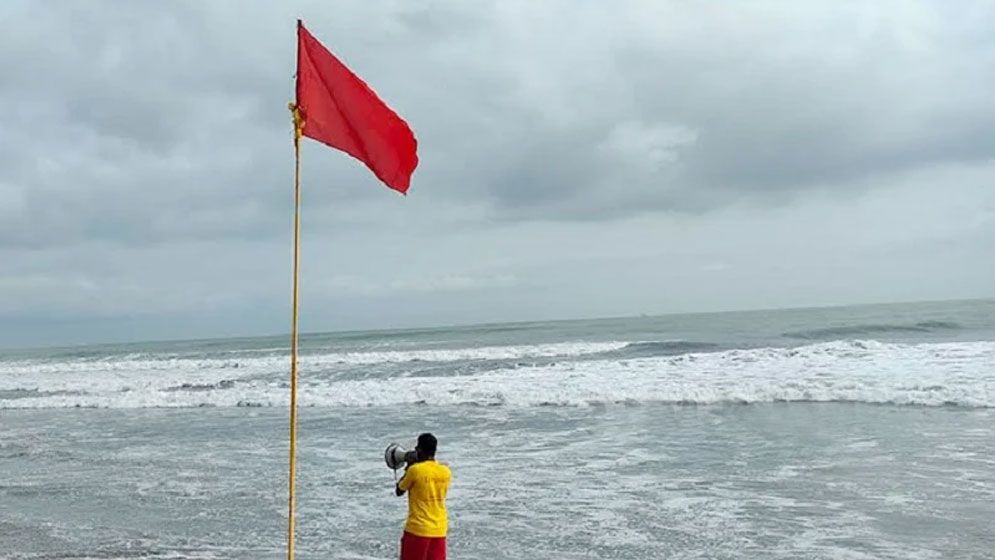 ধেয়ে আসছে ঘূর্ণিঝড় ‘ডানা’, বাড়লো সতর্ক সংকেত
