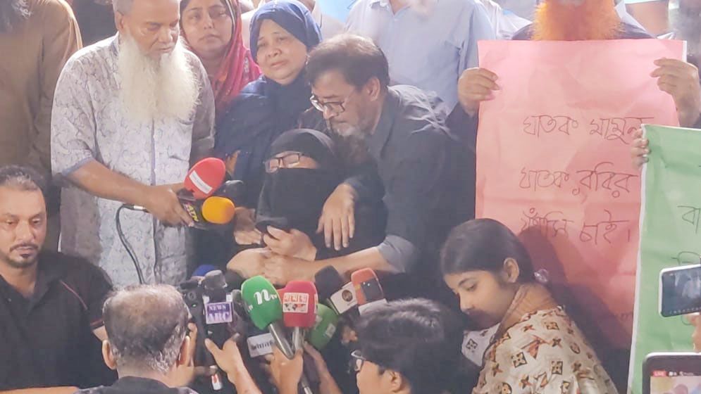 তামিমের মায়ের আহাজারি: আমার বুকটা জ্বলতাছে, ছেলেটাকে কেমন কইরা মারল