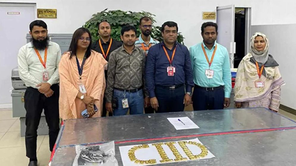 শাহজালালে ৭ কেজি স্বর্ণের বার জব্দ