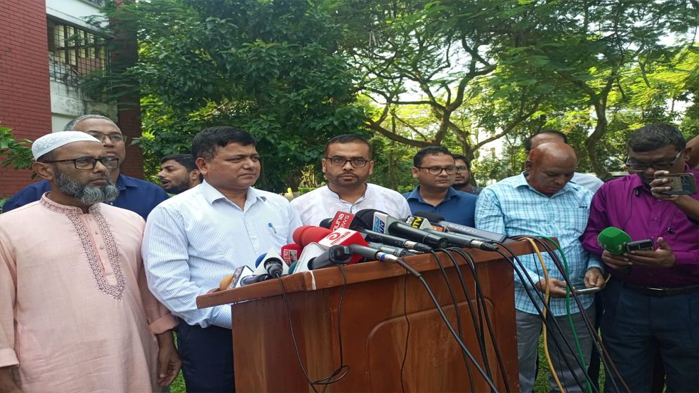 বেরোবিতে সব ধরনের লেজুড়বৃত্তিক রাজনীতি নিষিদ্ধ