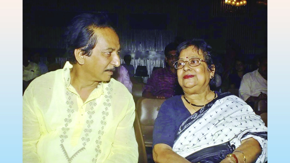 একটা রেলগাড়ি আর আমরা আলাদা হতে দেবে না কখনো