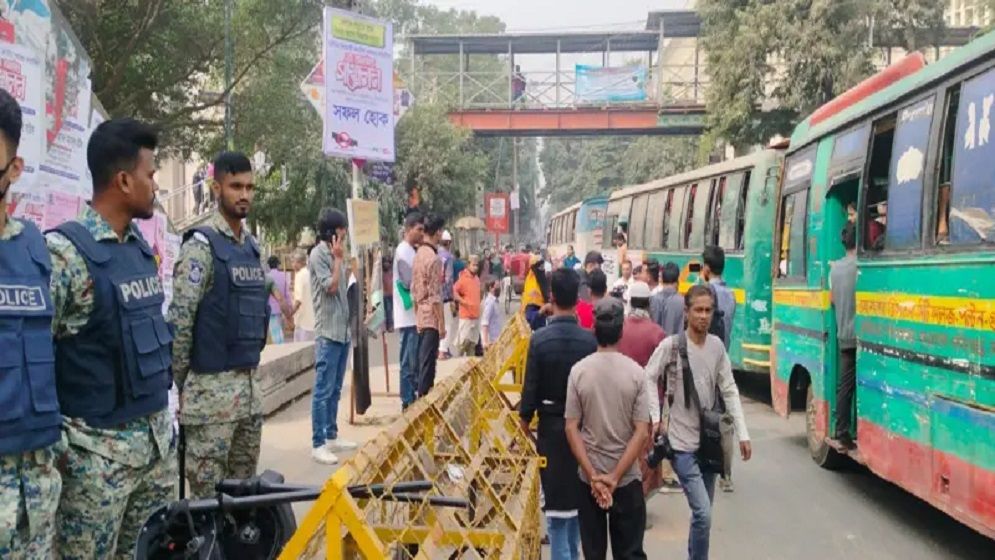 লাখ টাকা ঋণের প্রলোভনে শাহবাগে এত লোক কীভাবে এলো, আনলো কারা?