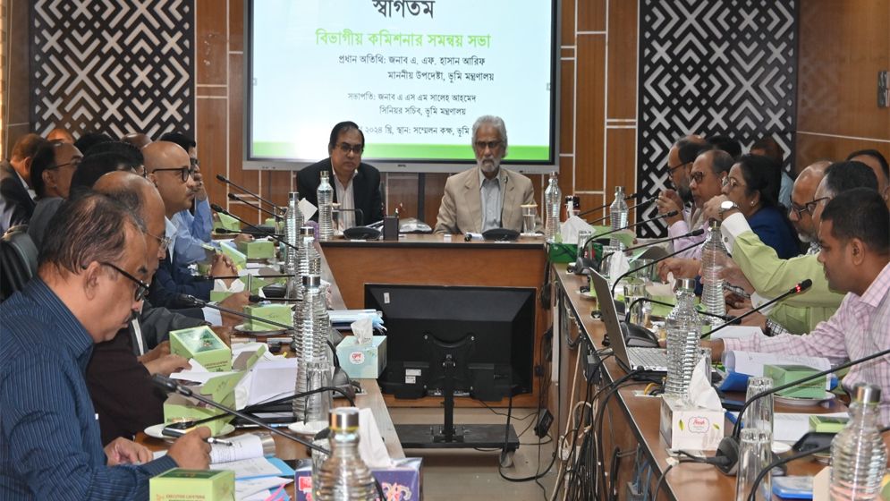 ভূমি সম্পর্কিত বিষয়াদি নিয়ে সব বিভাগীয় কমিশনারদের সঙ্গে সভায় ভূমি উপদেষ্টা