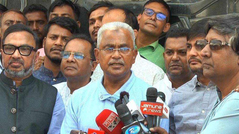 মঈনুল রোডের বাড়ীটি নিয়ে পদক্ষেপ নিন