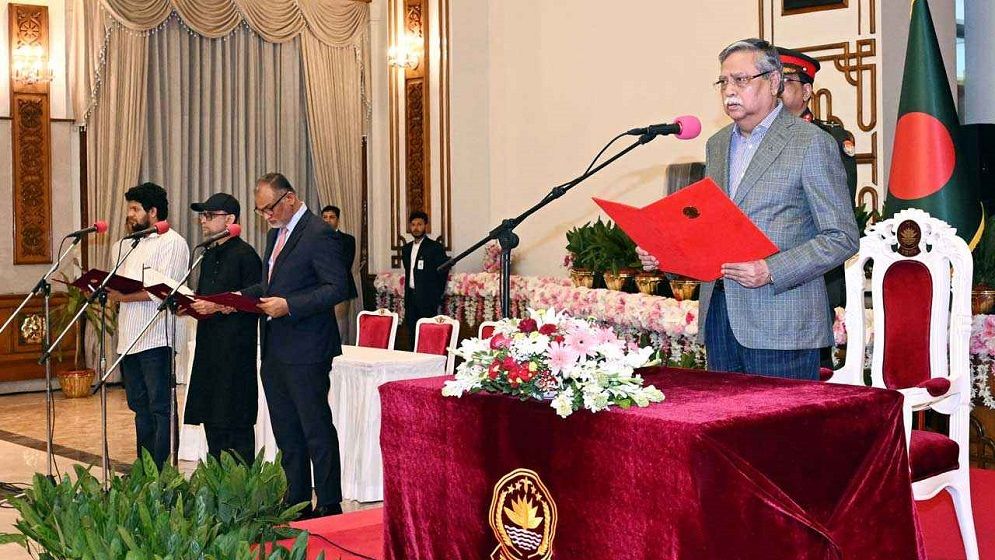 অন্তর্বর্তী সরকারের দপ্তর পুনর্বণ্টন, কে পেলেন কোন মন্ত্রণালয়
