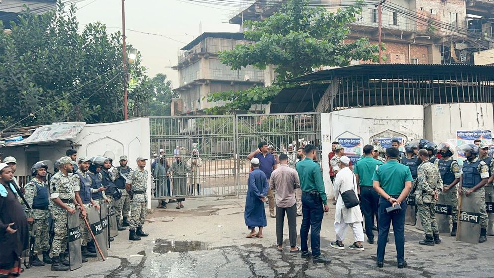 কাকরাইল মসজিদে সকাল থেকে নিরাপত্তা জোরদার