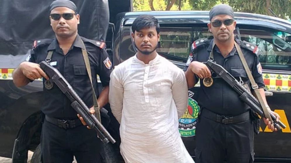 মাকে হত্যার পর লাশ ডিপ ফ্রিজে রেখে ডাকাত নাটক সাজালো ছেলে