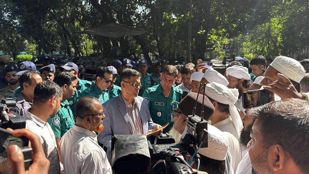প্রধান বিচারপতির বাসভবনের সামনে সাদপন্থীদের অবস্থান