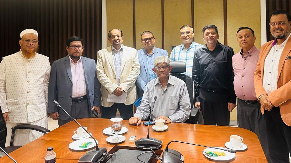 প্রযুক্তি কাজে লাগিয়ে চিংড়ির উৎপাদন বাড়ানো আহ্বান বাণিজ্য উপদেষ্টার