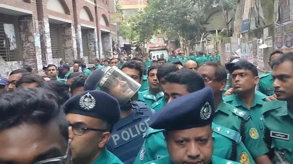 আদালতে যে দাবি করলেন ব্যারিস্টার সুমনের আইনজীবী