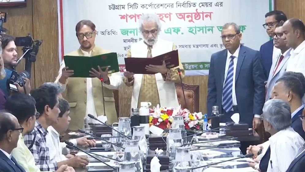 শপথ নিলেন চসিকের নতুন মেয়র ডা. শাহাদাত