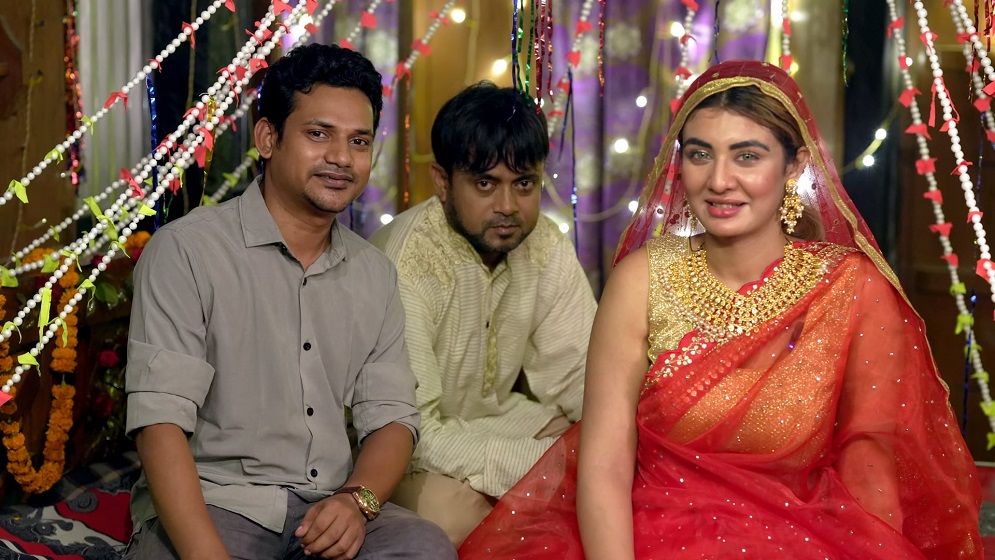 মমিন সরকারের ‘ফরেন বউ’