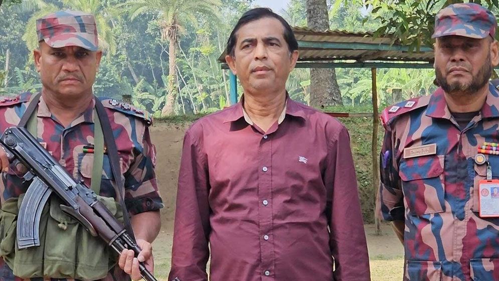 ভারতে পালানোর সময় গাজীপুর সিটির সাবেক ভারপ্রাপ্ত মেয়র কিরণ গ্রেপ্তার