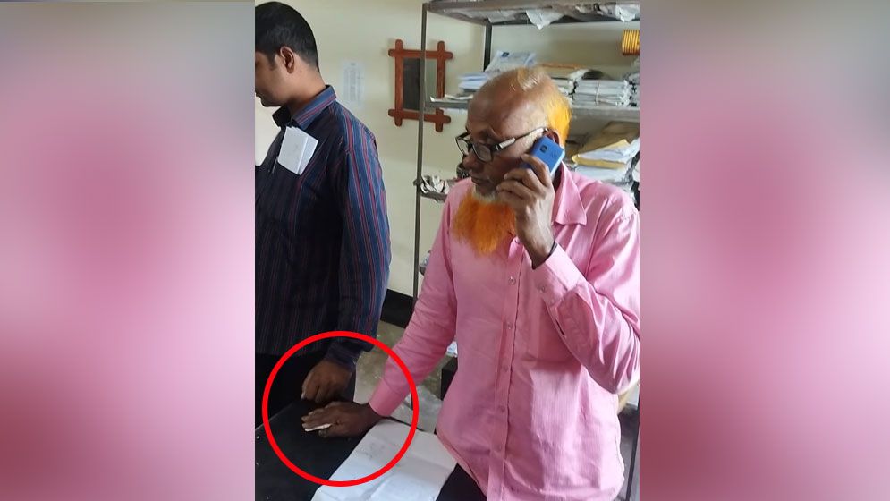আদিতমারীতে ফুড গ্রেইন লাইসেন্স দেয়ার নামে চলছে ঘুষ বাণিজ্য