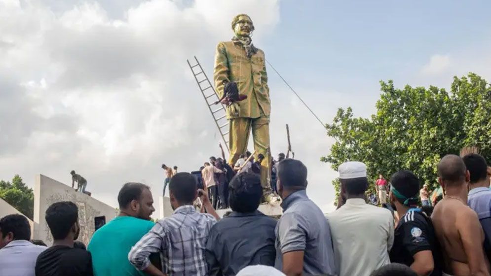 আওয়ামী লীগ নিষিদ্ধ ইস্যুতে নানামুখী চাপে অন্তর্বর্তী সরকার