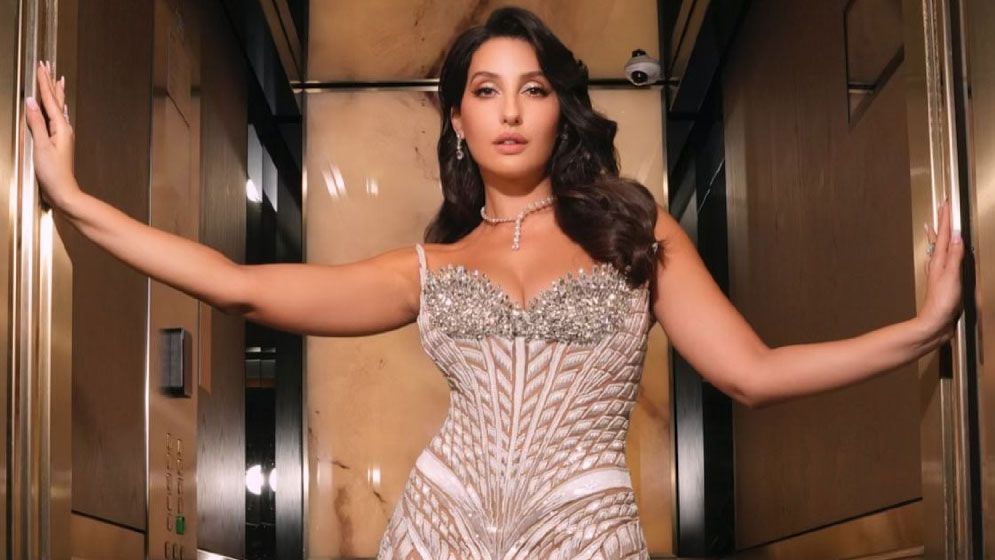 ‘জোর করে অশ্লীল রূপ দেয়ার চেষ্টা করবেন না’