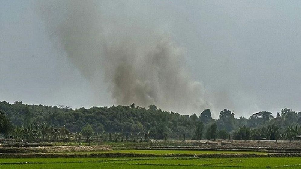 বোমার শব্দে কাঁপছে টেকনাফ সীমান্ত