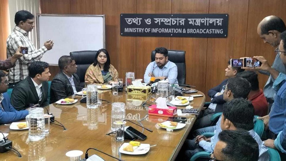 বর্তমান অস্থিতিশীল পরিবেশ নিয়ে সরকার অস্বস্তিতে রয়েছে : তথ্য উপদেষ্টা