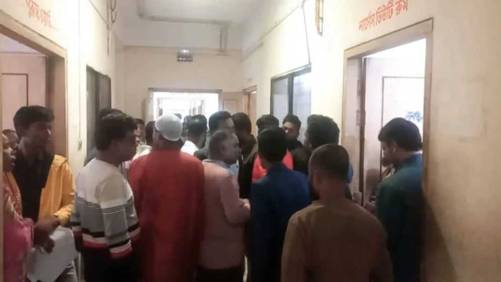 লালমনিরহাট হাসপাতালে রোগীর খাবারের জন্য বিক্ষোভ