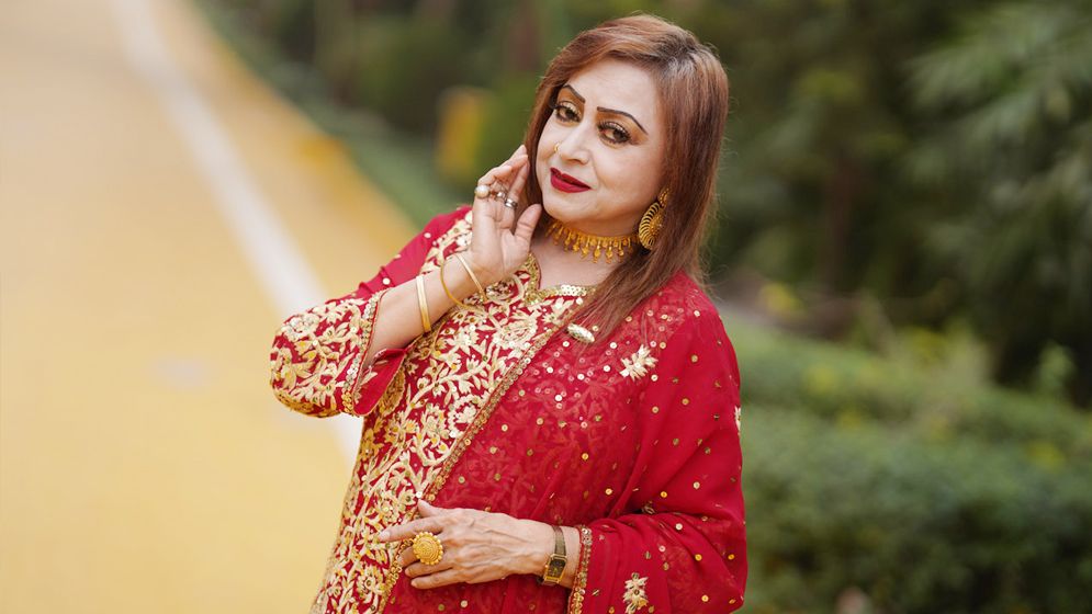 চিত্রনায়িকা অঞ্জনার অবস্থা সংকটাপন্ন, দোয়া চাইলেন ছেলে