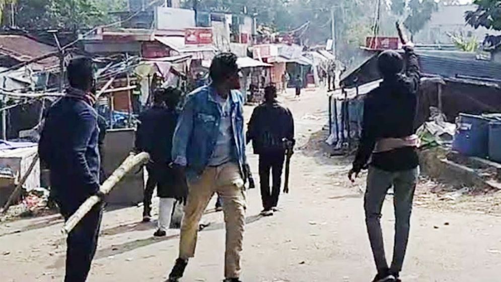 শিক্ষার্থীদের মার্চ ফর ইউনিটির গাড়িবহরে হামলা, সংঘর্ষে রণক্ষেত্র