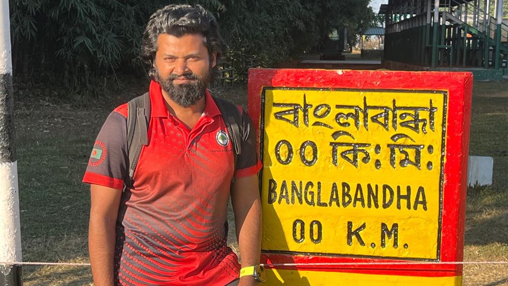 হেঁটে হেঁটে ছেড়াদ্বীপ থেকে বাংলাবান্ধায় জাফর!