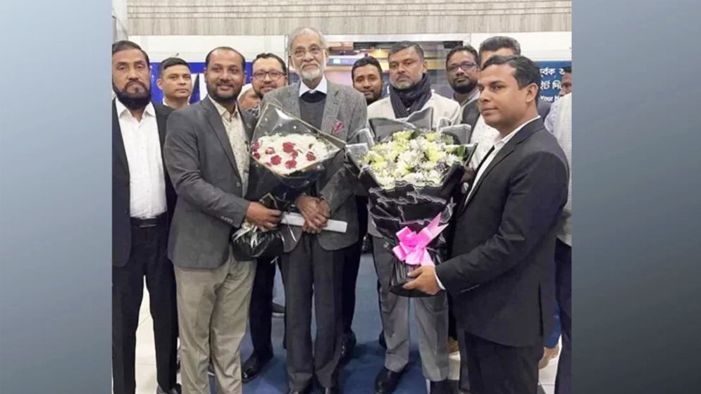 দেশে ফিরে জাতীয় ঐক্যের কথা বললেন ব্যারিস্টার রাজ্জাক