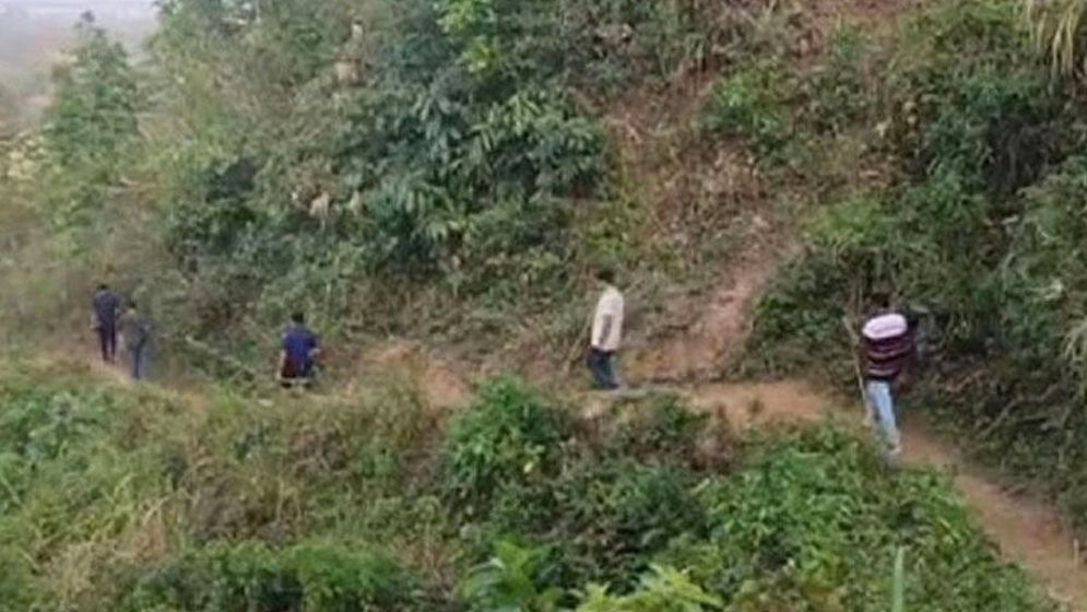 পাহাড়ি এলাকা থেকে ১৯ বনকর্মীকে অপহরণ