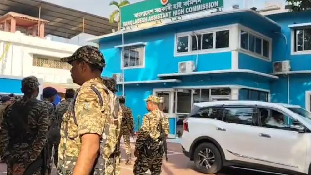 আগরতলায় বাংলাদেশ হাইকমিশনে ভাঙচুর, ছিঁড়ে ফেলা হলো জাতীয় পতাকা