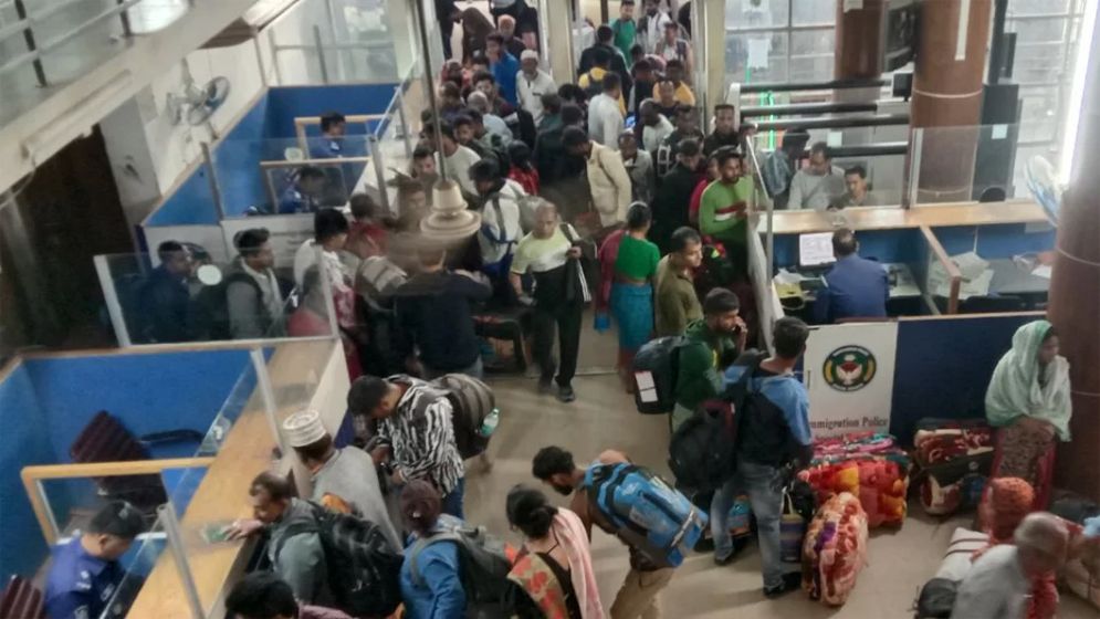 ভারতগামী ৬৩ সন্দেহজনক যাত্রীকে আটকে দিল বেনাপোল ইমিগ্রেশন পুলিশ