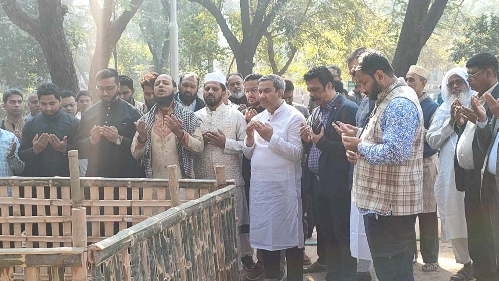 বুদ্ধিজীবী কবরস্থানে চিরনিদ্রায় শায়িত উপদেষ্টা হাসান আরিফ
