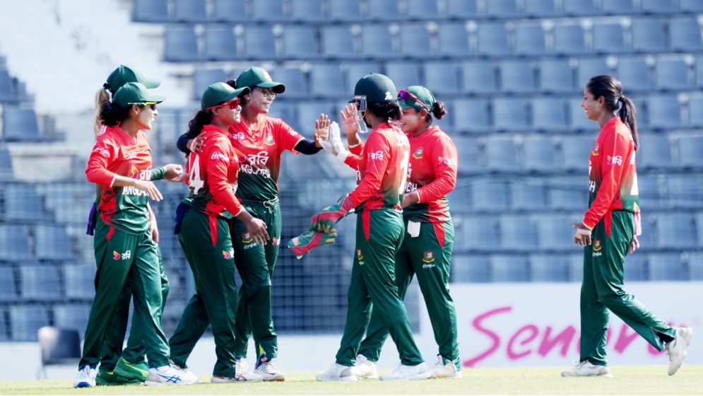 হোয়াইটওয়াশ এড়াতে পারলো না বাংলাদেশ