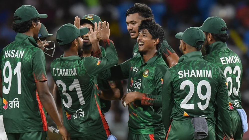 চার্লসকে ফেরালেন মেহেদী