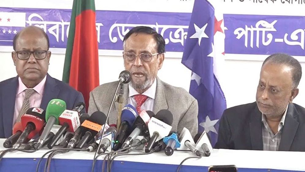 অন্তর্বর্তী সরকারের সঙ্গে থাকা নিয়ে যা বললেন কর্নেল অলি