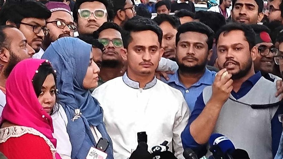 সারজিসের আশ্বাসে শাহবাগ ছাড়লেন চিকিৎসকরা