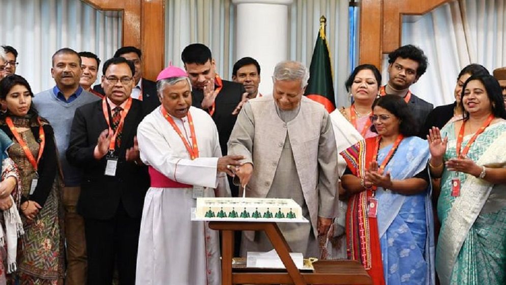 খ্রিষ্টান সম্প্রদায়সহ সবাইকে দেশের উন্নয়নে এগিয়ে আসার আহ্বান প্রধান উপদেষ্টার