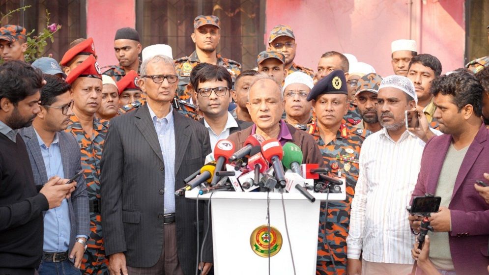 ট্রাকচাপায় ফায়ার ফাইটার নিহতের ঘটনায় অবশ্যই বিচার হবে: স্বরাষ্ট্র উপদেষ্টা