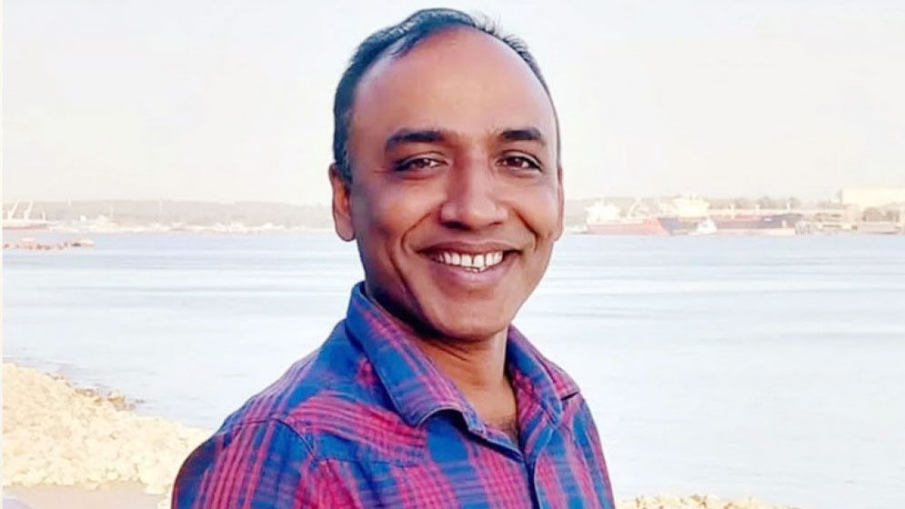 সাংবাদিক আবুল হোসেন গ্রেপ্তার
