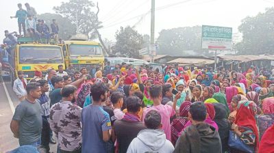 ঢাকা-ময়মনসিংহ মহাসড়ক অবরোধ করে শ্রমিক বিক্ষোভ, তীব্র যানজট