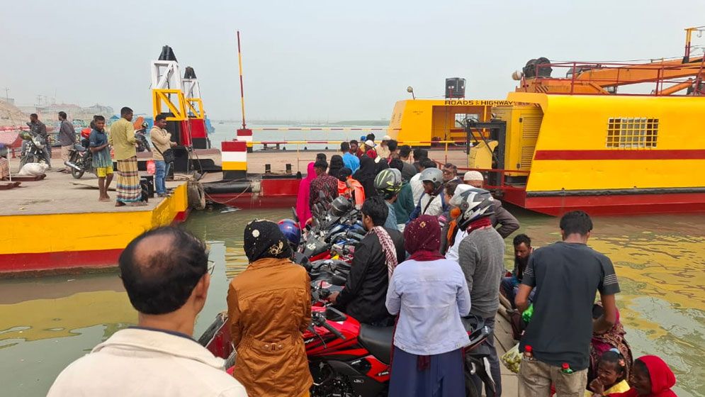 মিঠামইন-বালিখলা ফেরি পারাপারে টোল আদায়ে অনিয়ম