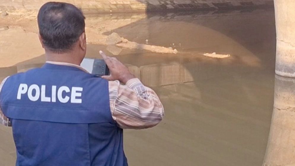 পূর্বাচলে লেক থেকে তরুণীর লাশ উদ্ধার, শরীরে আঘাতের চিহ্ন