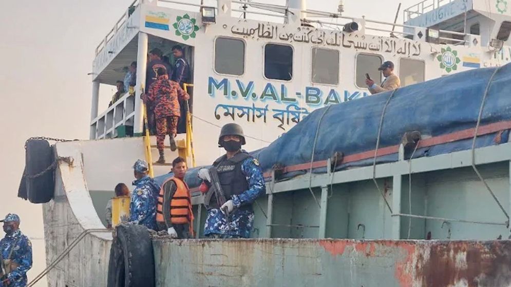 নৌযানে কর্মবিরতির হুঁশিয়ারি লাইটারেজ শ্রমিক ইউনিয়নের