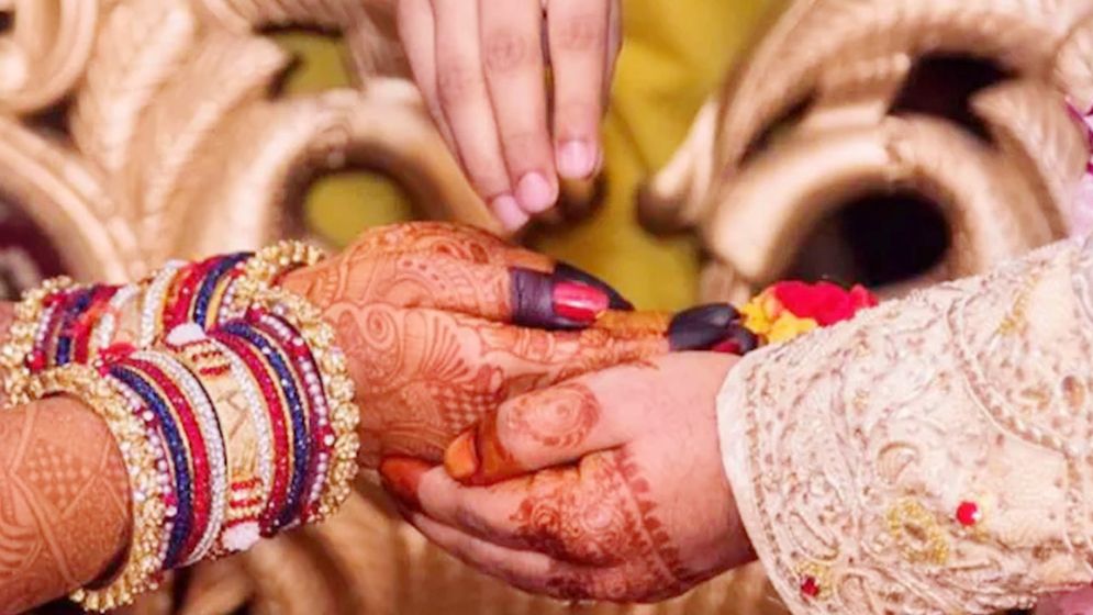 স্বামীকে ১২ বার বিয়ে করে ১২ বার তালাক, কারণ যা জানা গেলো