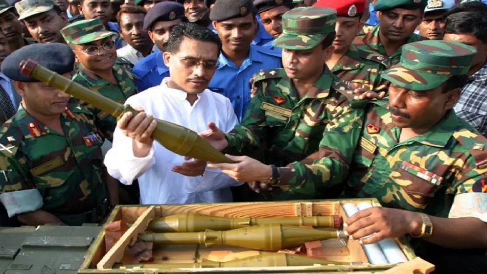 ১০ ট্রাক অস্ত্র মামলায় খালাস পেলেন বাবরসহ ৫ জন