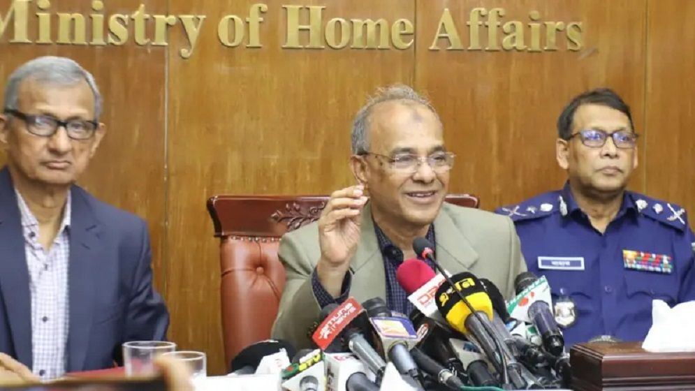ভারত-বাংলাদেশ সীমান্ত নিয়ে 'কঠোর অবস্থানে'র ইঙ্গিত স্বরাষ্ট্র উপদেষ্টার