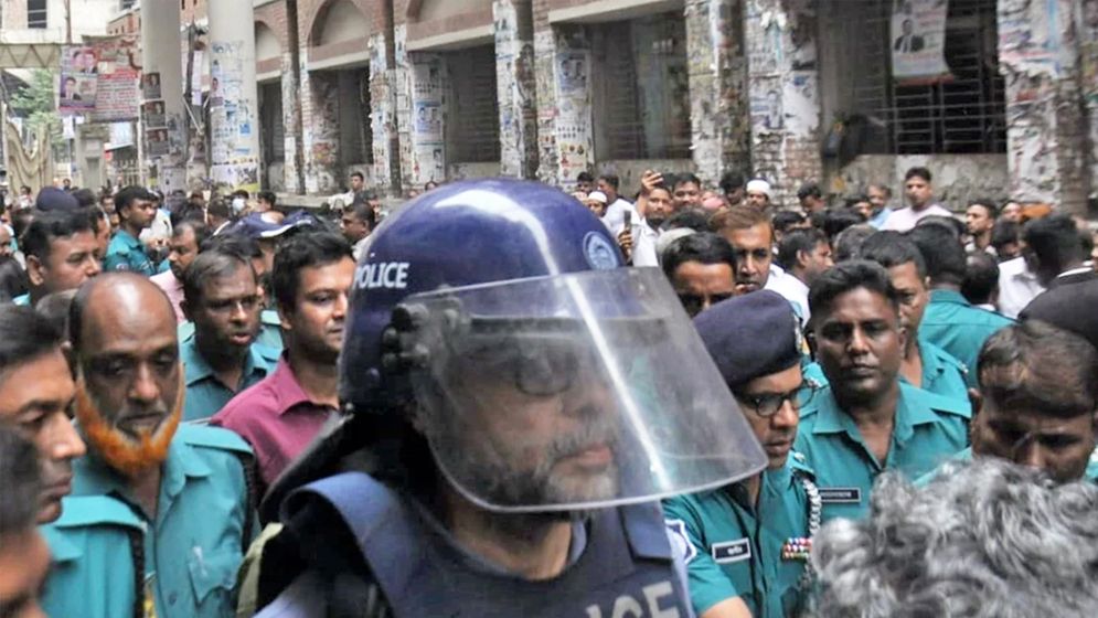 ফের রিমান্ডে সাবেক মেয়র আতিক