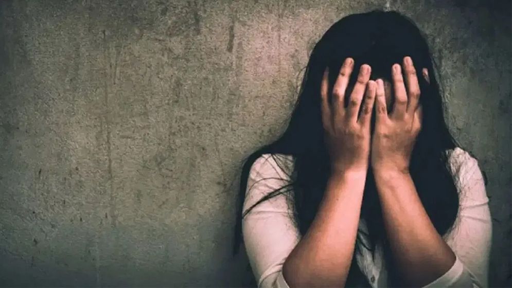 রাস্তার পাশ থেকে কিশোরীকে তুলে নিয়ে সংঘবদ্ধ ধর্ষণ