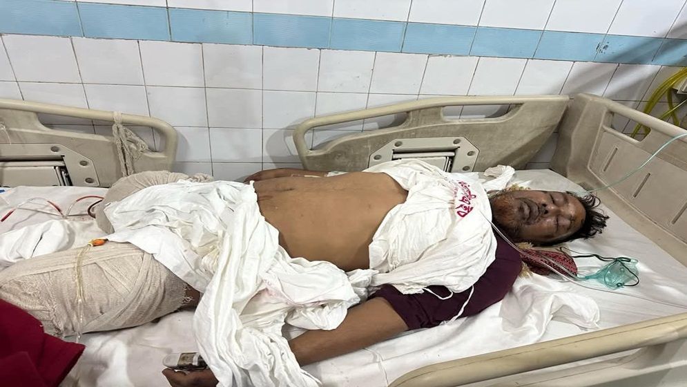 ট্রাক দুর্ঘটনায় আহত সাংবাদিককে হারাতে হলো দুটি পা